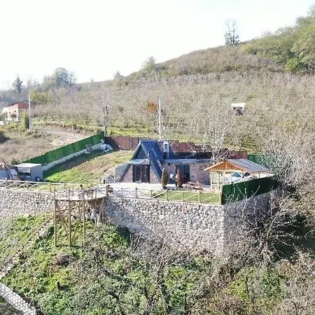 Mountain Dag Evi בית נופש *